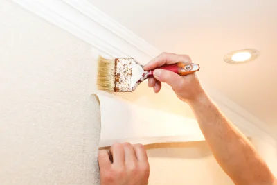 Pose de papier peint à Mesnil-Rousset — revêtements muraux et toiles de verre